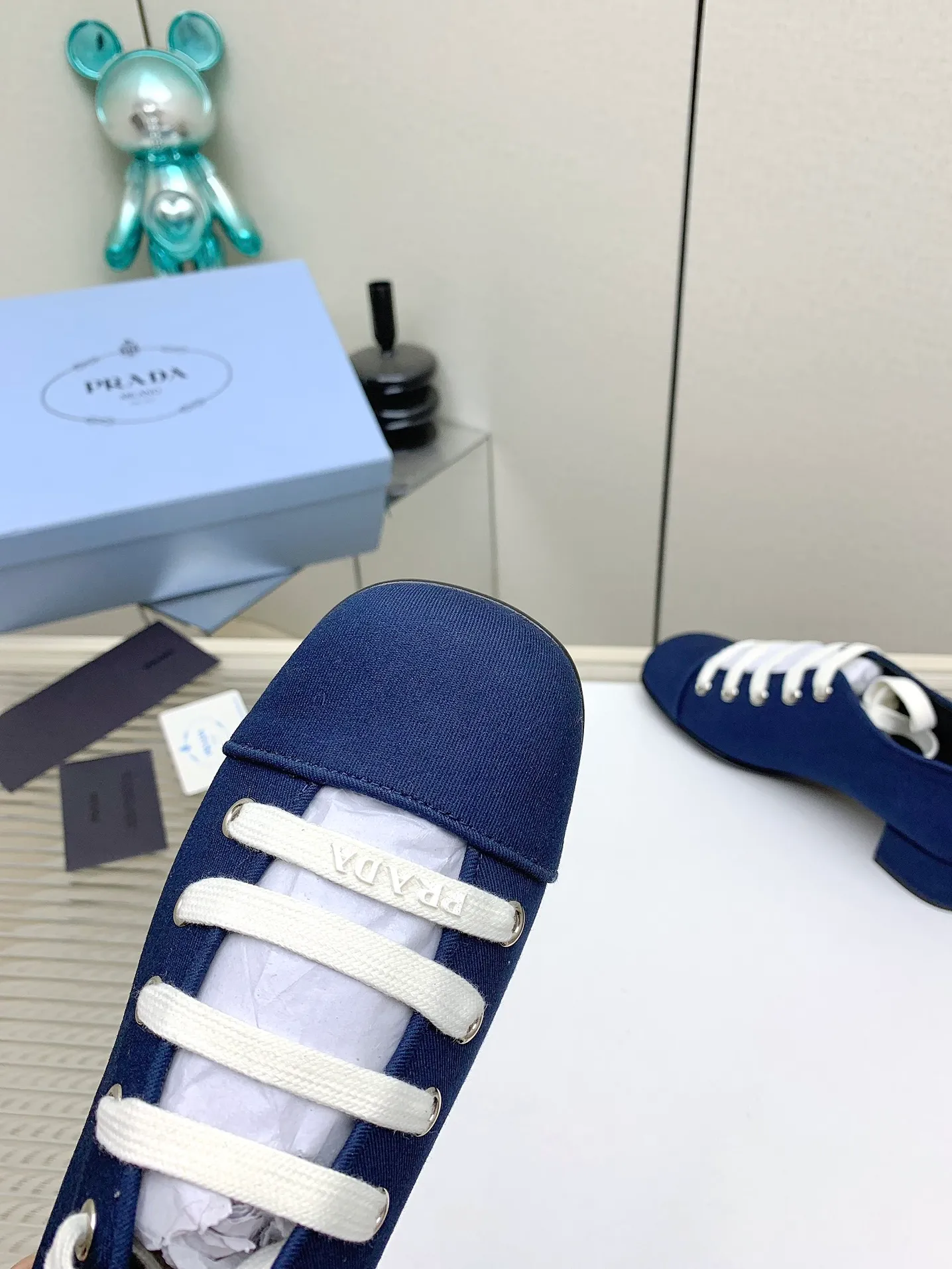 👟👟Ex-factory price 620👟👟 (Higher version) Prada 25/Spring and Summer Catwalk New lace-up hollow shoelace Mary Jane thick heel shoes This year’s lace-up element is super popular and really fashionable. I am obsessed with the appearance and comfort! The salty or sweet doll head design is full of girlishness. It is retro and playful yet elegant. The key is that it is easy to wear. ✔️Upper: original customized fabric ✔️Inner: sheepskin ✔️Outsole: genuine leather outsole imported from Italy ✔️Size: #35-41 (40.41 custom-made, non-refundable)